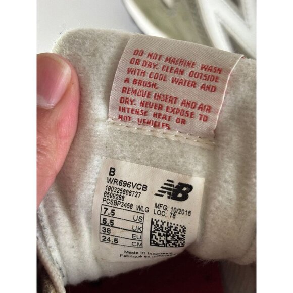 New Balance WR696VCB Womens Heritage Suede Mesh Sneakers Shoes Khaki Tan Sz 7.5 - Picture 9 of 9